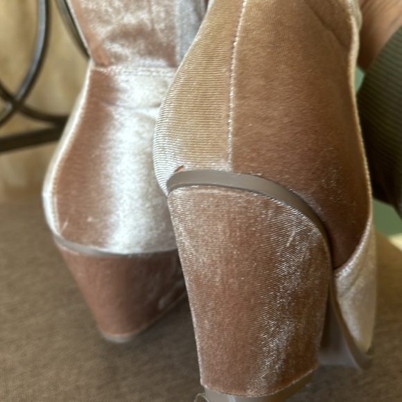 New women’s Sz 10 solid pointed toe over the knee taupe stunning stylish boots - Picture 7 of 13